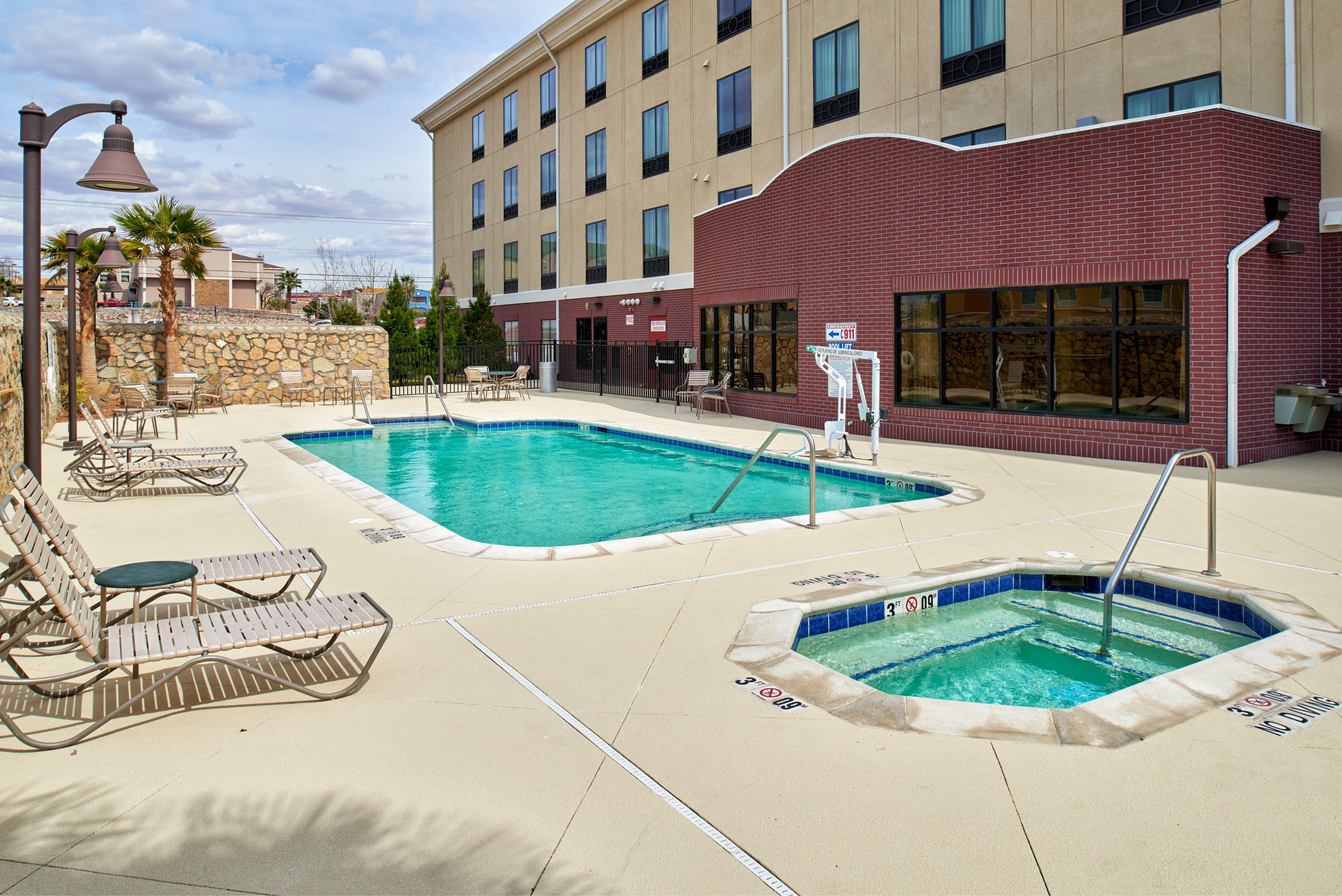 Holiday Inn Express & Suites El Paso Airport By Ihg Bagian luar foto
